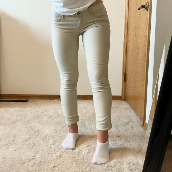 Hollister Low Rise Khaki coloured Jeans - Size 3R